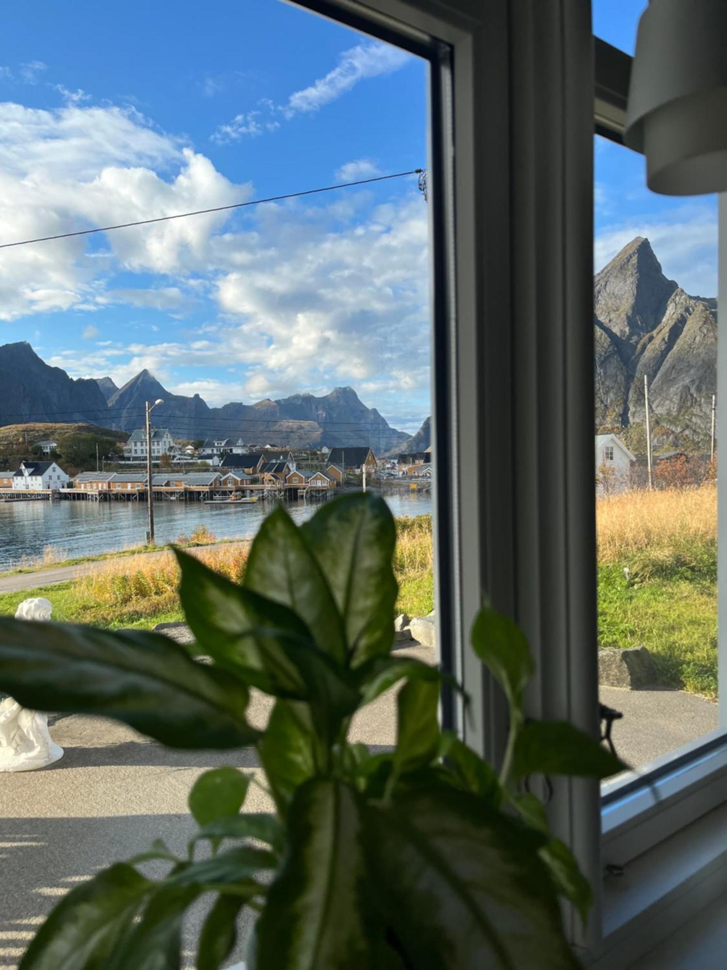 Lofoten Suite Apartments - Rostad Retro Rorbuer Reine Exterior photo